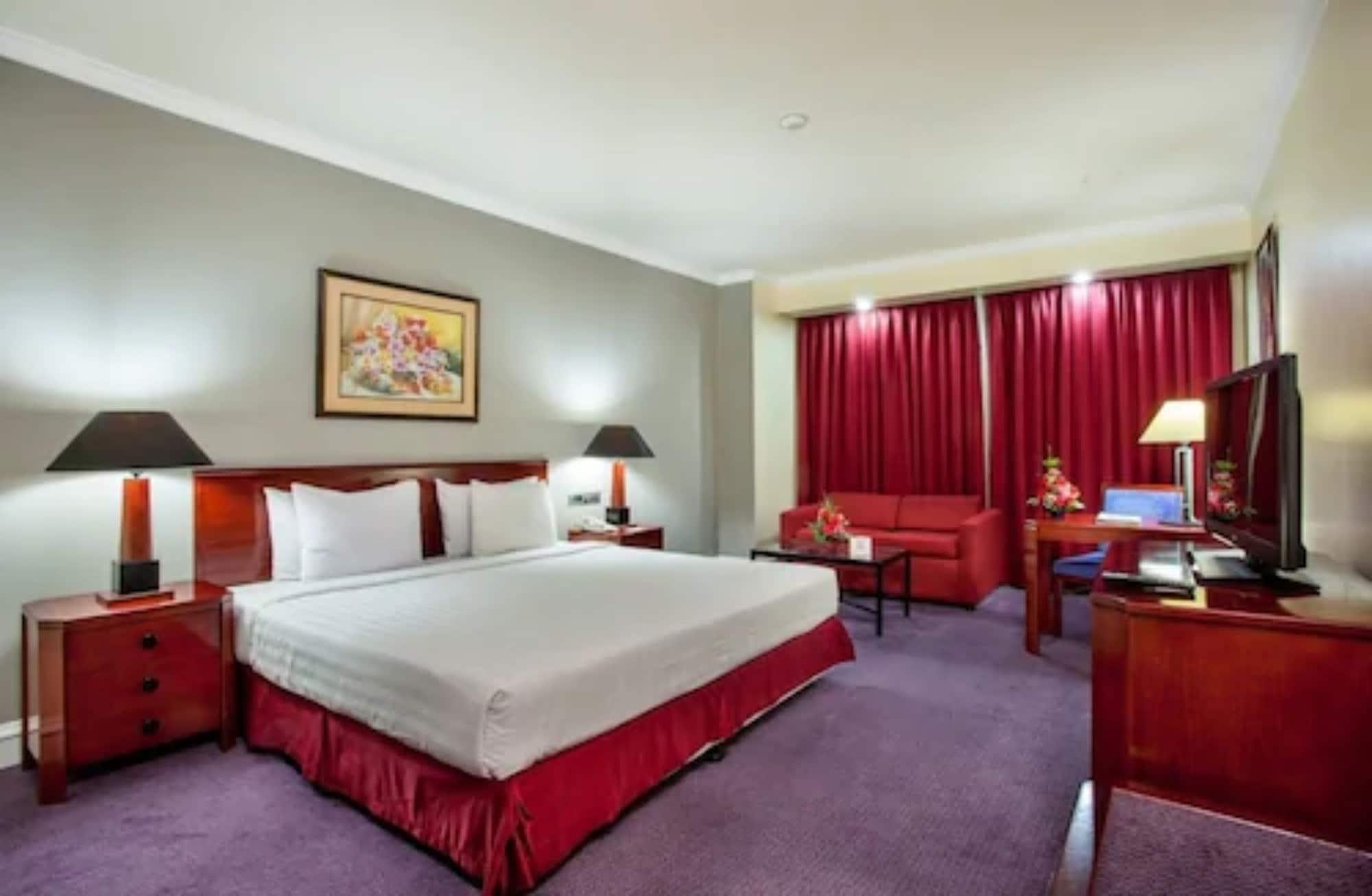Surabaya Suites Hotel Powered By Archipelago מראה חיצוני תמונה