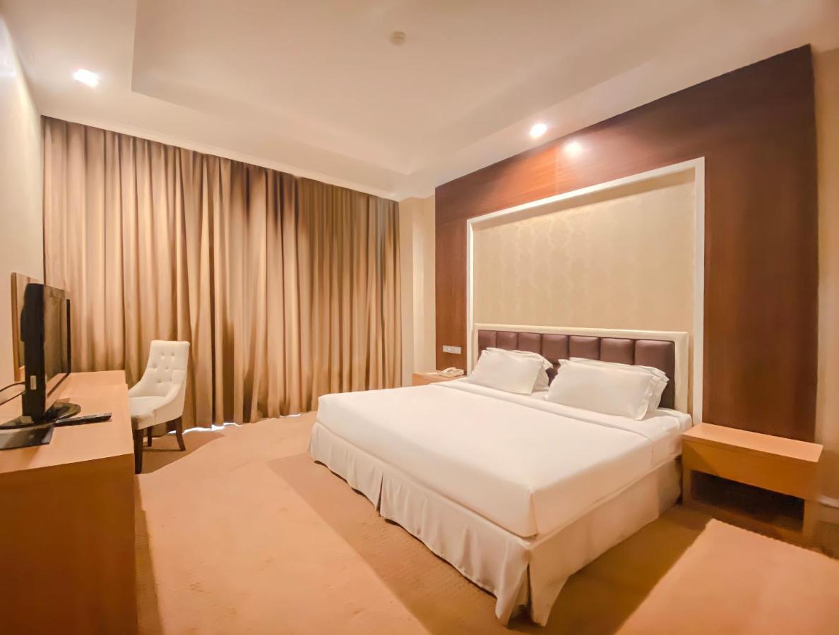 Surabaya Suites Hotel Powered By Archipelago מראה חיצוני תמונה